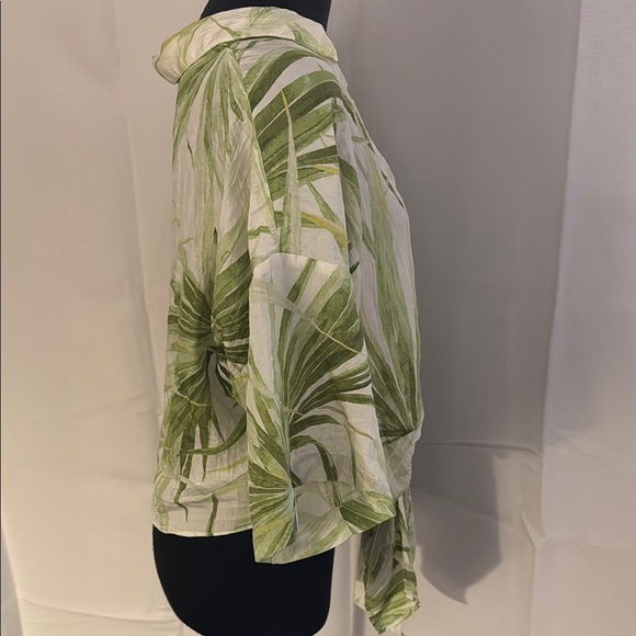 H&M Green Cream Button Down Shirt with Tie Front - Picture 4 of 5